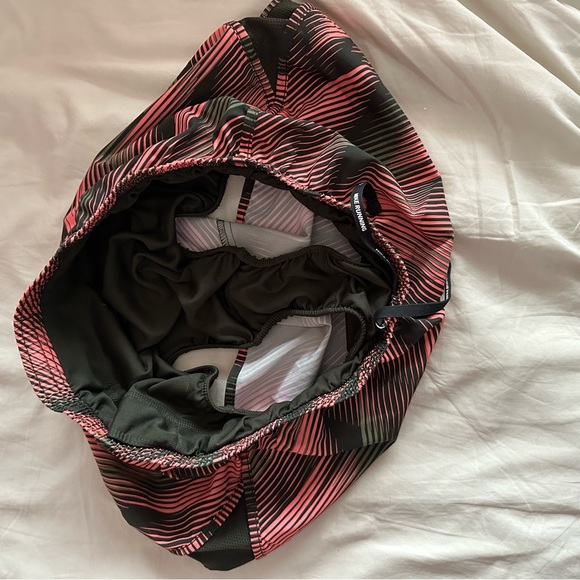 Nike Running Shorts - Picture 5 of 5